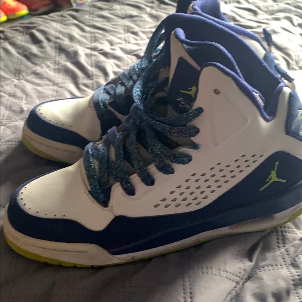Youth Jordan flight